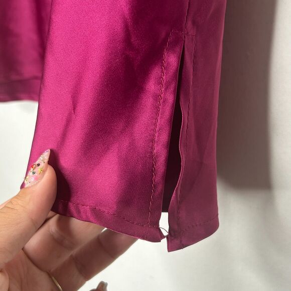 Magenta Satin Side-Zip Flowy Mini Skirt with Side Slit S - Picture 3 of 8